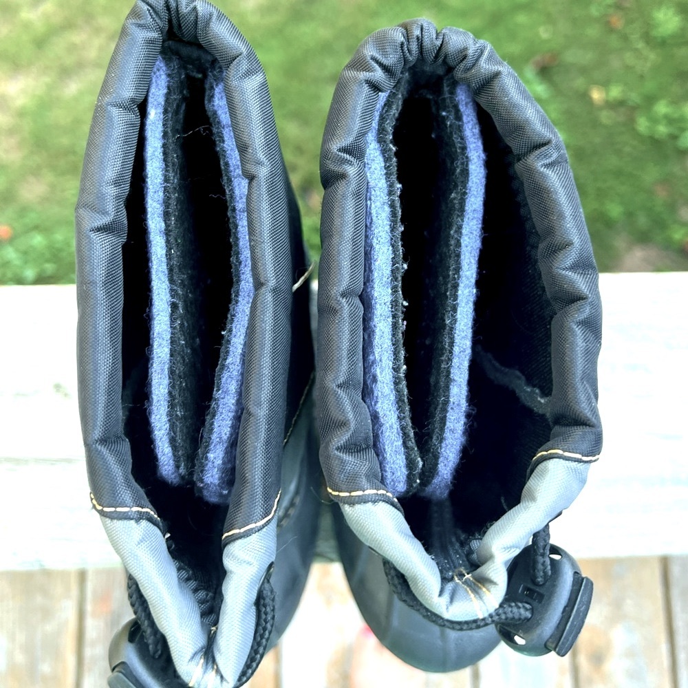 COLUMBIA Kids Snow Boots- Black/gray/ Yellow stitching -Sz 12 - Picture 4 of 6